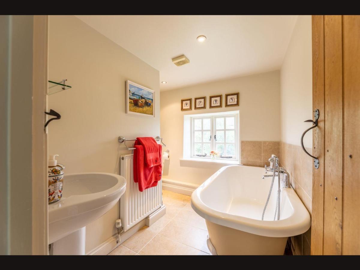 Wisteria Cottage , Pretty Cotswold Cottage Close To Chipping Campden Weston Subedge Екстериор снимка